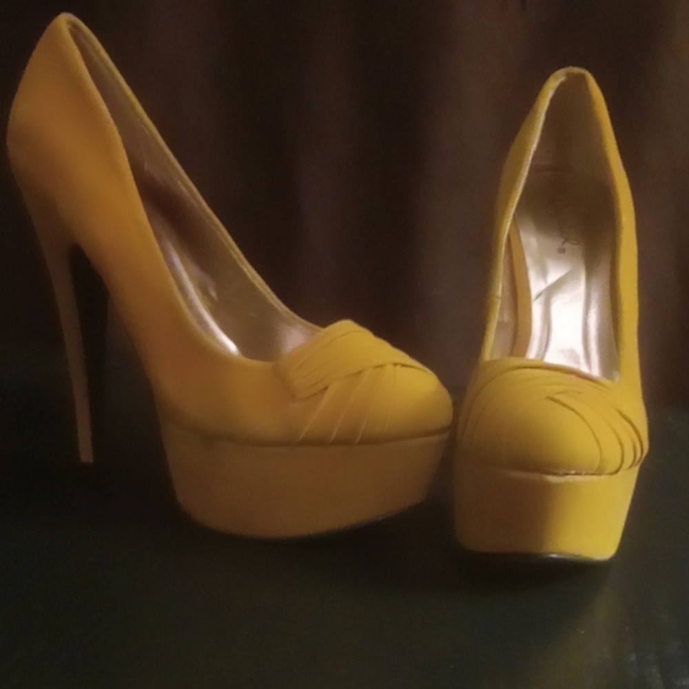 Cupid size 6 1/2  heels.